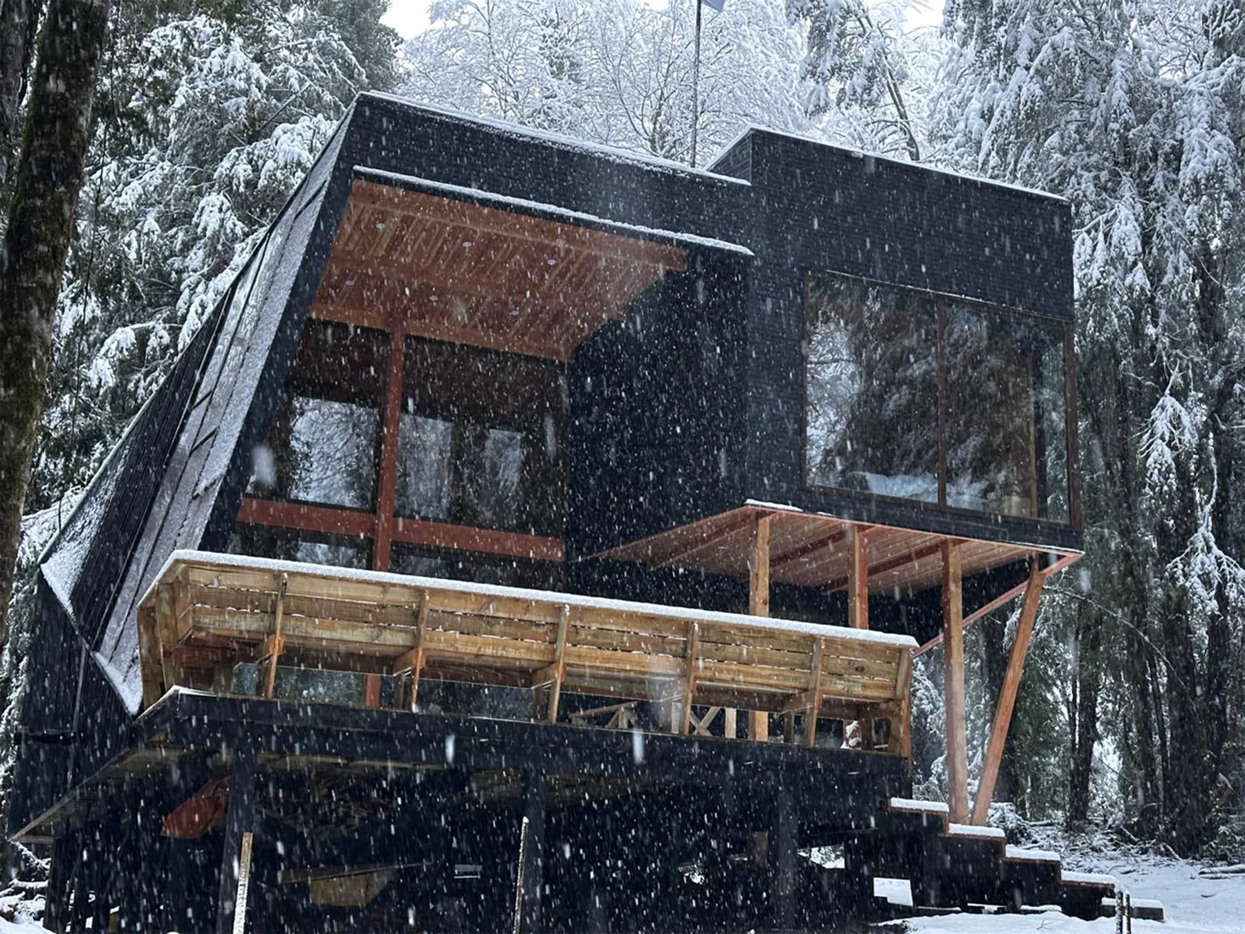 El lodge bajo una nevada intensa