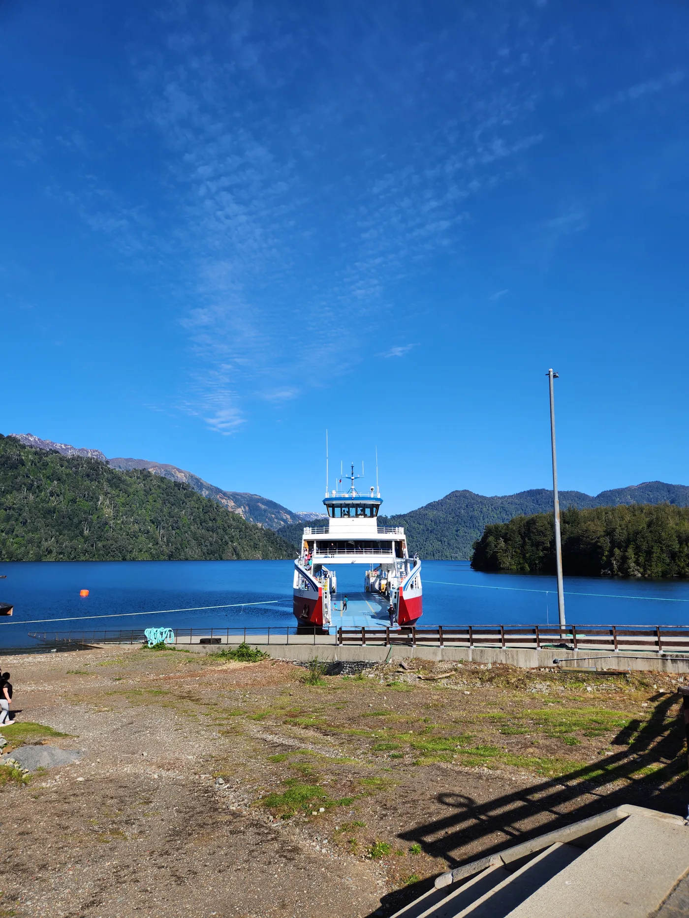 Ferry en Puerto Fuy